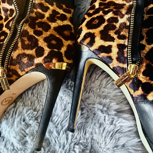 Micheal Kors leather Boots - Picture 6 of 9